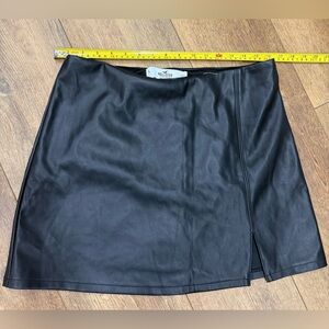 Hollister Women's Black Mini Skirt